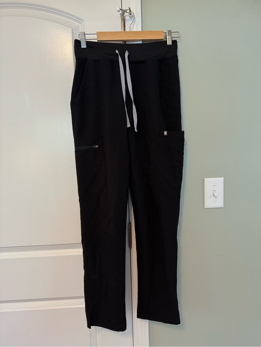 Figs Women’s Scrub Set Black Catarina Top & Kade Straight Leg Pants Size Small